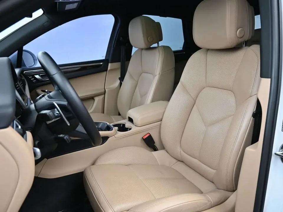 2022 Porsche Macan - Image 6 of 8