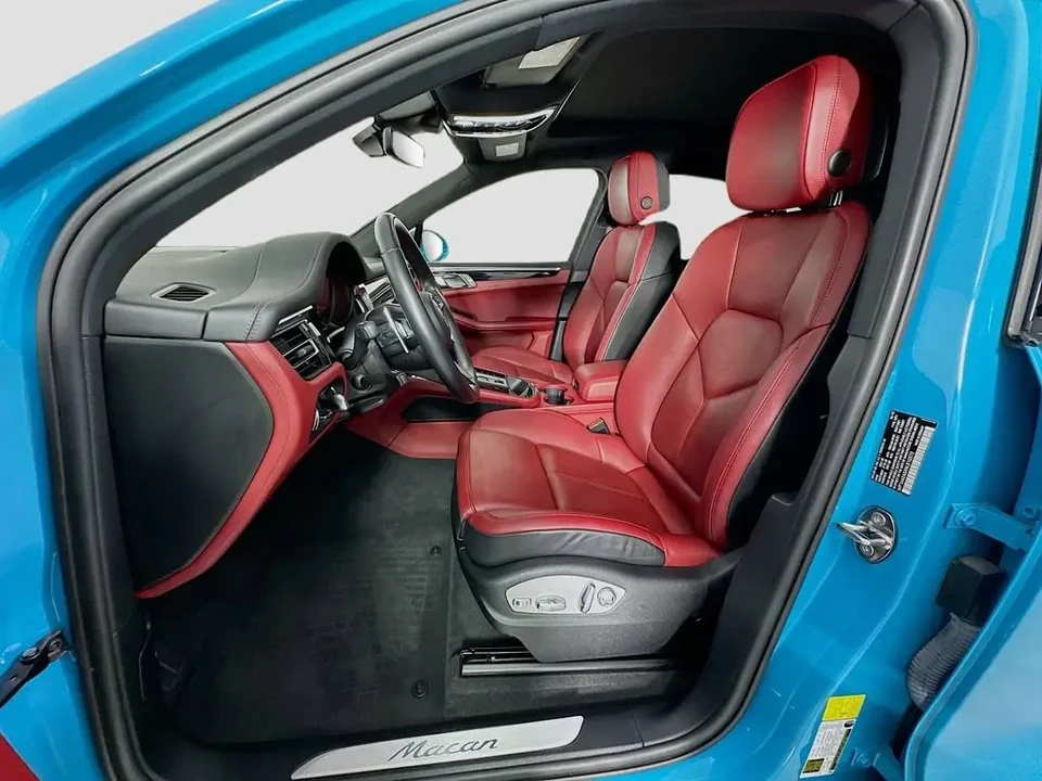 2022 Porsche Macan - Image 5 of 8