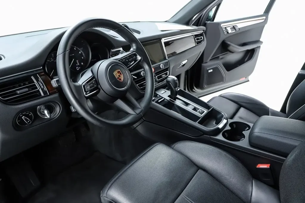 2022 Porsche Macan - Image 5 of 8