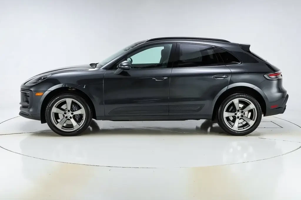 2022 Porsche Macan - Image 3 of 8