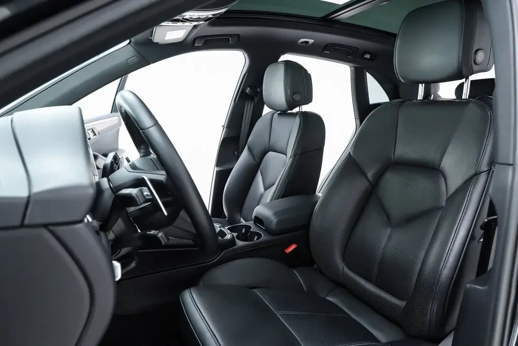 2022 Porsche Macan - Image 6 of 8