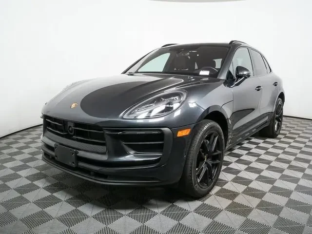 2022 Porsche Macan - Image 8 of 10