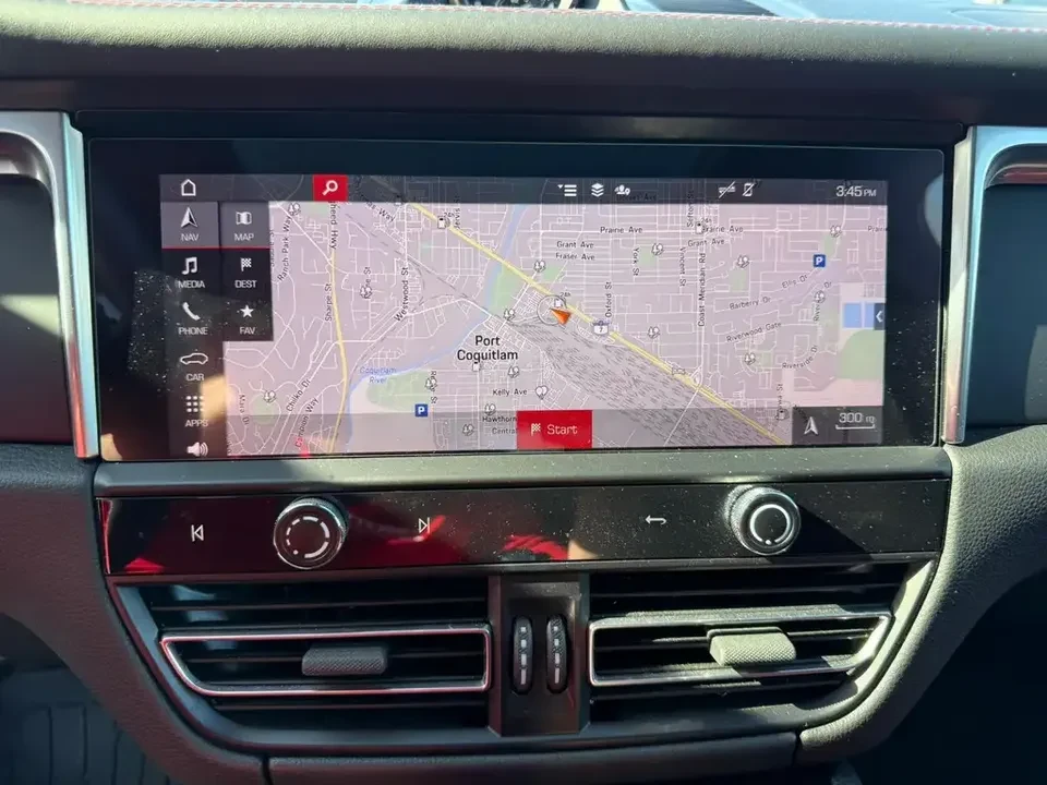 2022 Porsche Macan - Image 16 of 20
