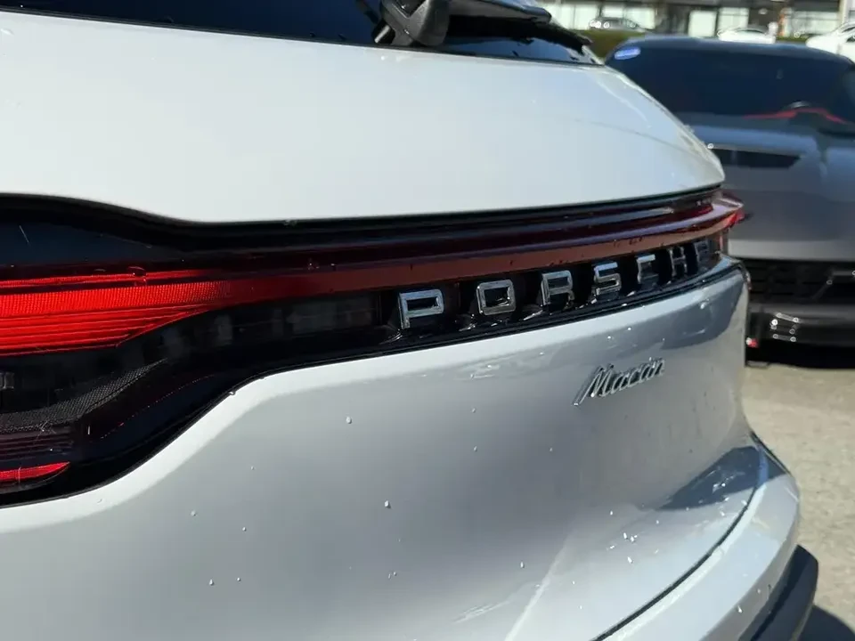 2022 Porsche Macan - Image 7 of 20