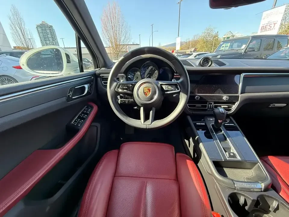 2022 Porsche Macan - Image 13 of 20