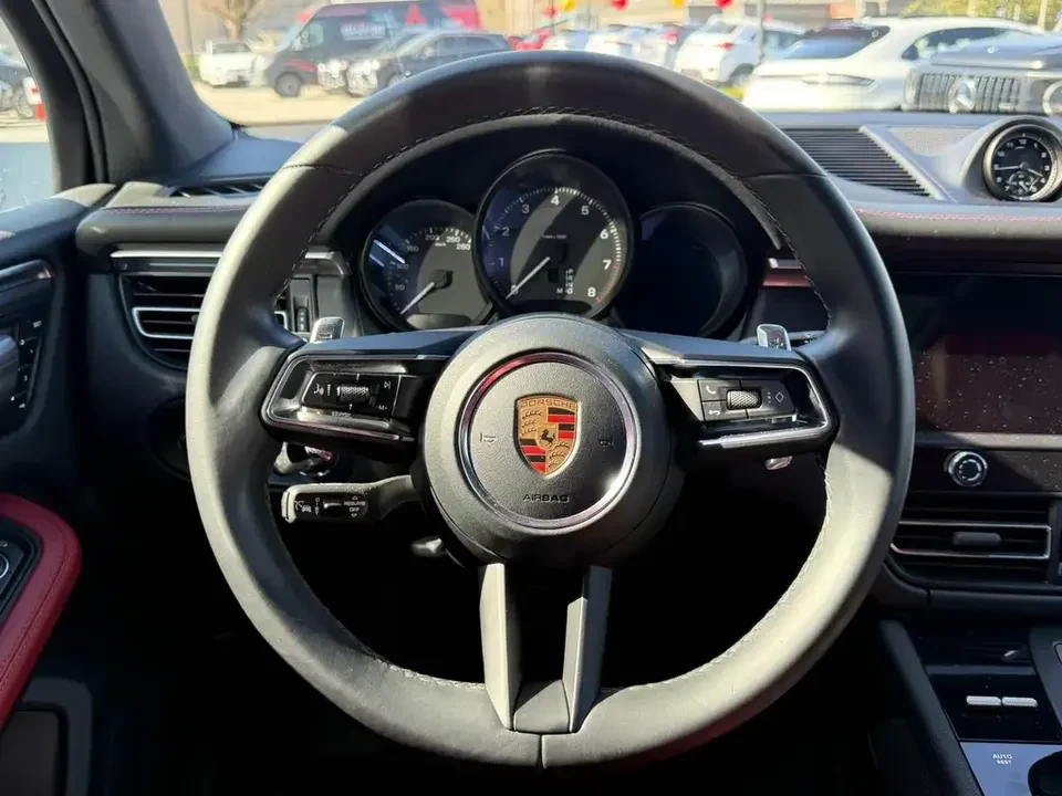 2022 Porsche Macan - Image 14 of 20