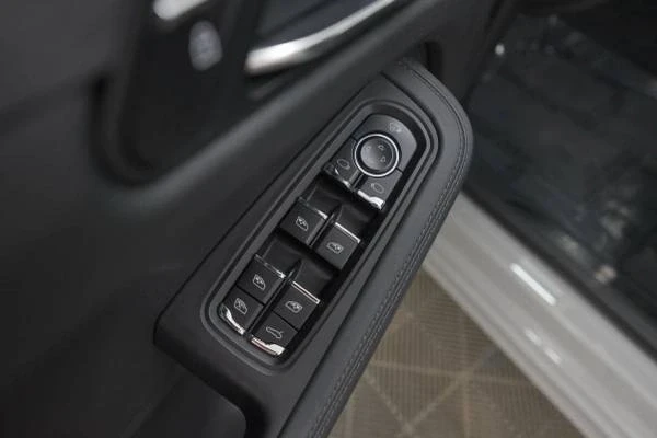 2022 Porsche Macan GTS - Image 9 of 16