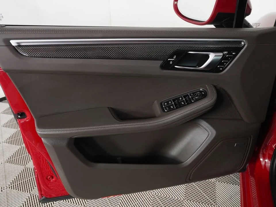 2022 Porsche Macan GTS - Image 14 of 18