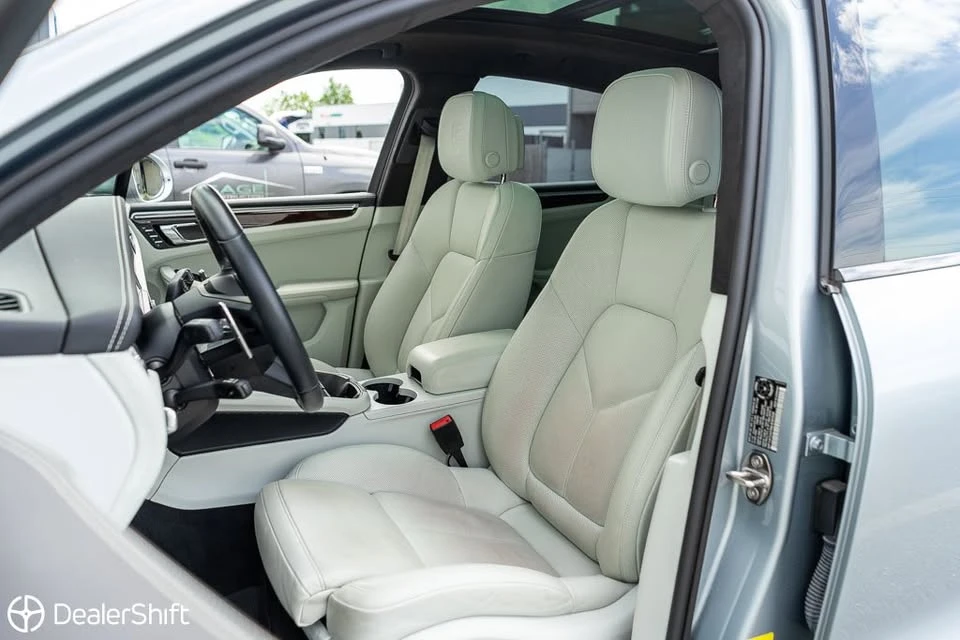 2022 Porsche Macan GTS - Image 9 of 18