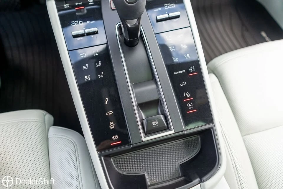 2022 Porsche Macan GTS - Image 14 of 18