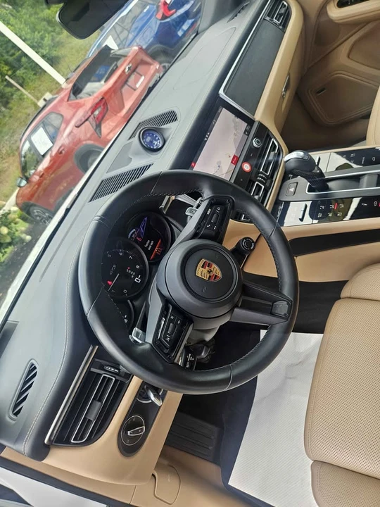 2022 Porsche Macan GTS - Image 9 of 11