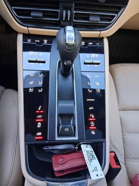 2022 Porsche Macan GTS - Image 15 of 18