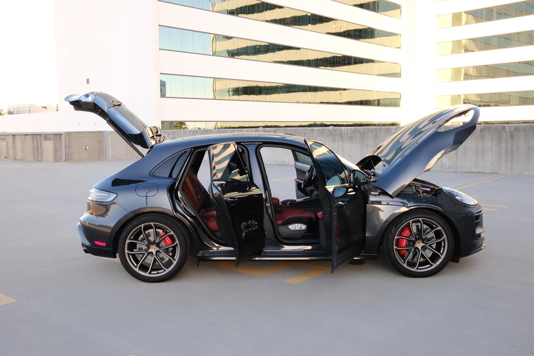 2022 Porsche Macan GTS - Image 26 of 31