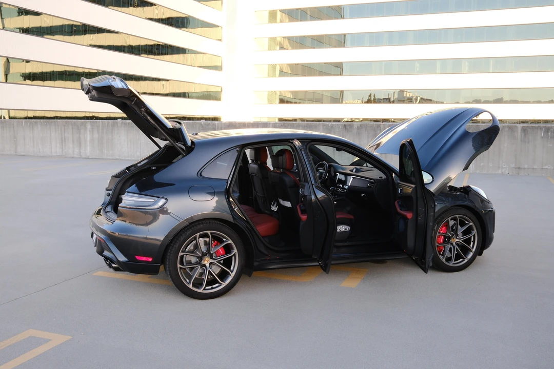 2022 Porsche Macan GTS - Image 25 of 31