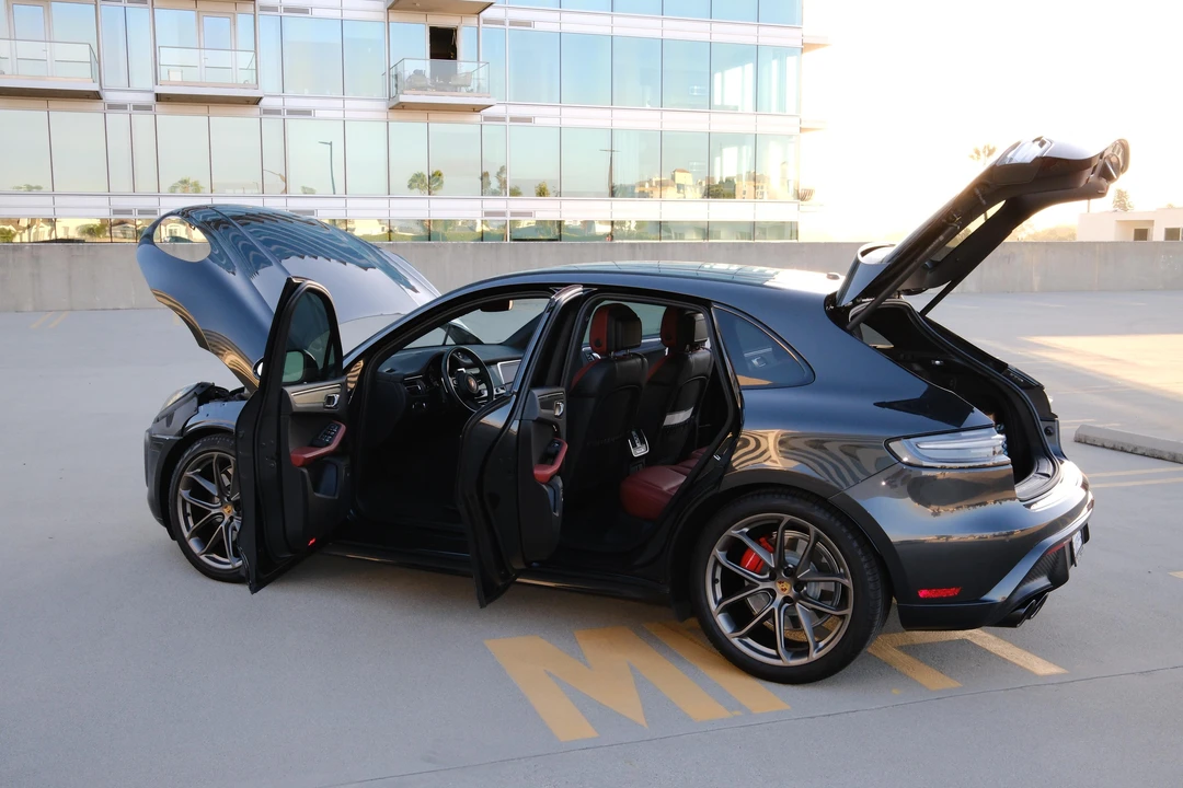 2022 Porsche Macan GTS - Image 24 of 31