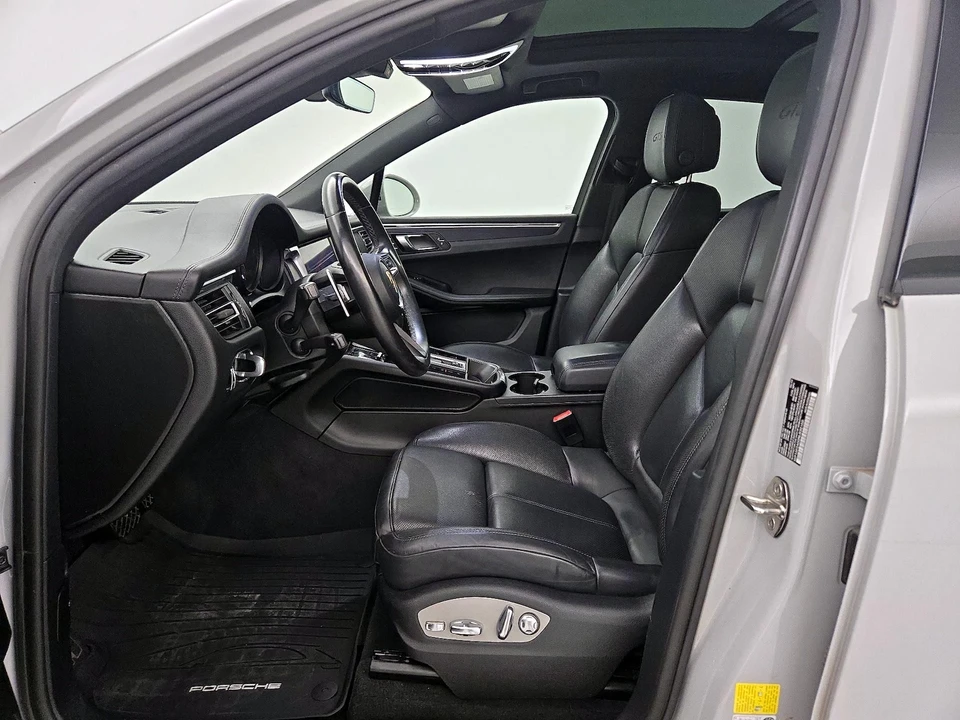 2022 Porsche Macan GTS - Image 12 of 27