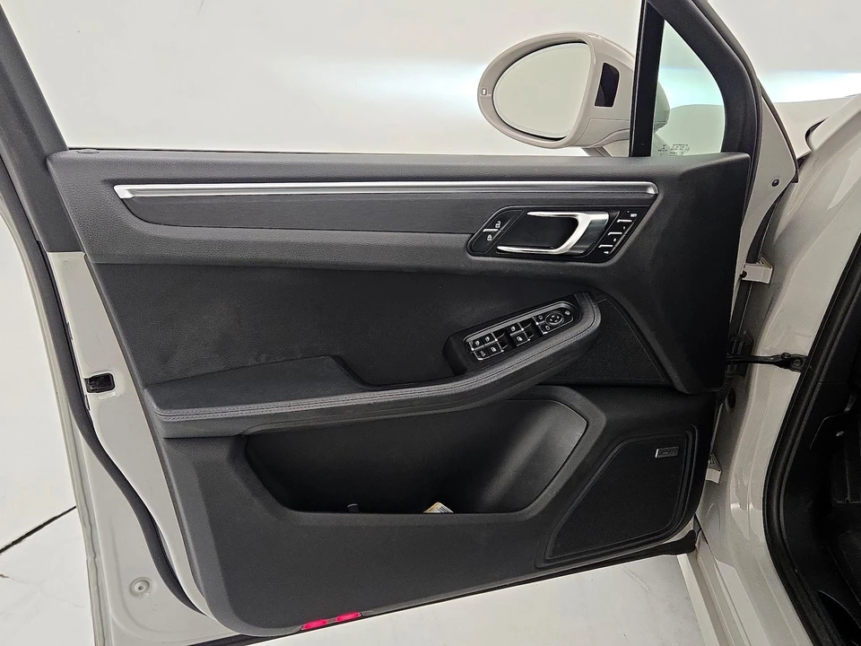 2022 Porsche Macan GTS - Image 13 of 27
