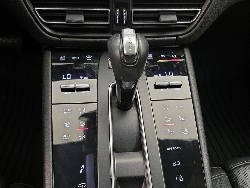 2022 Porsche Macan GTS - Image 18 of 27