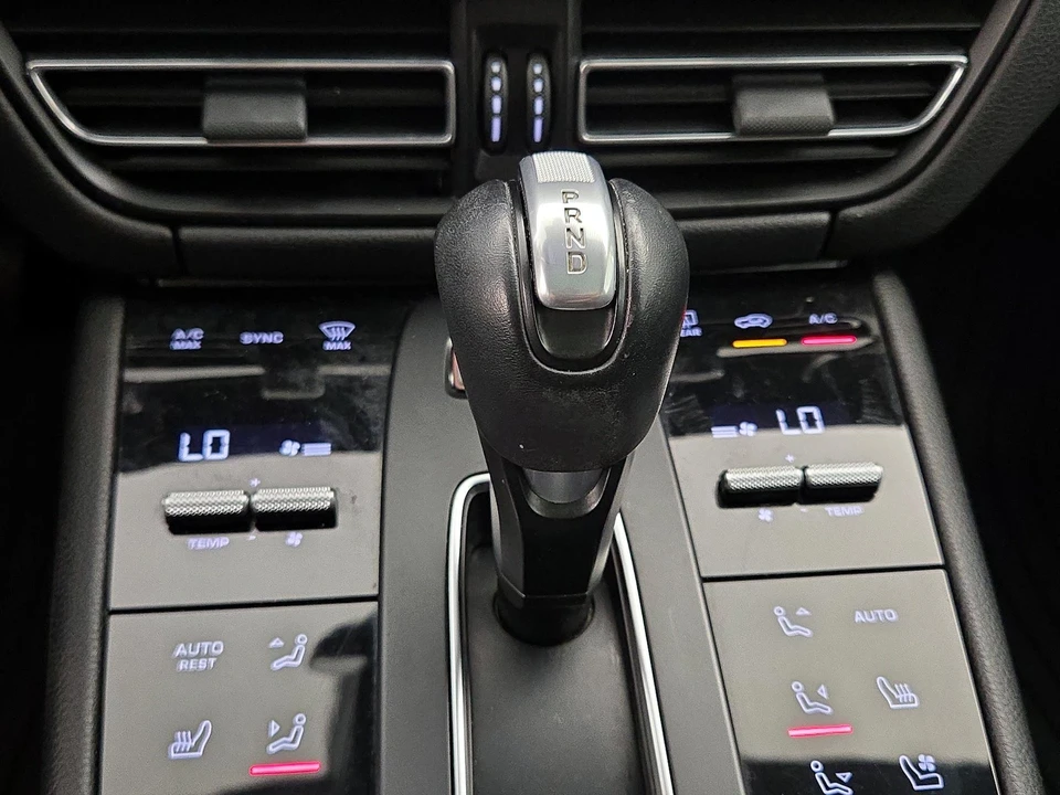 2022 Porsche Macan GTS - Image 19 of 27