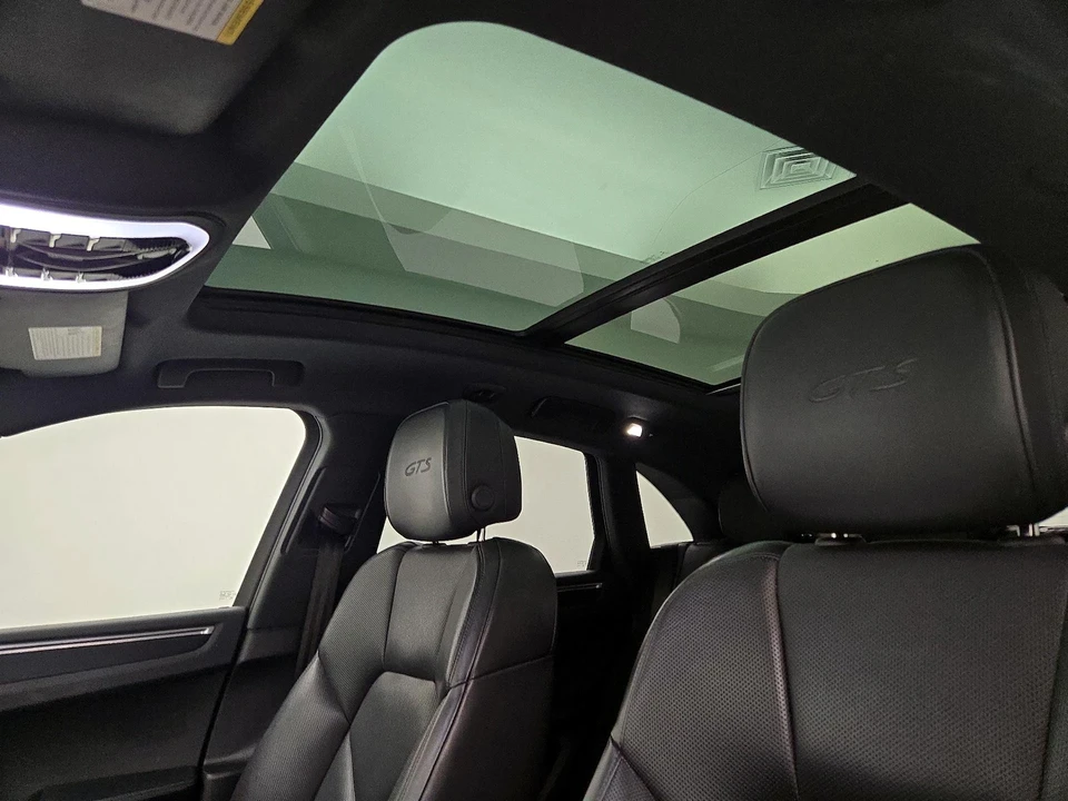2022 Porsche Macan GTS - Image 21 of 27