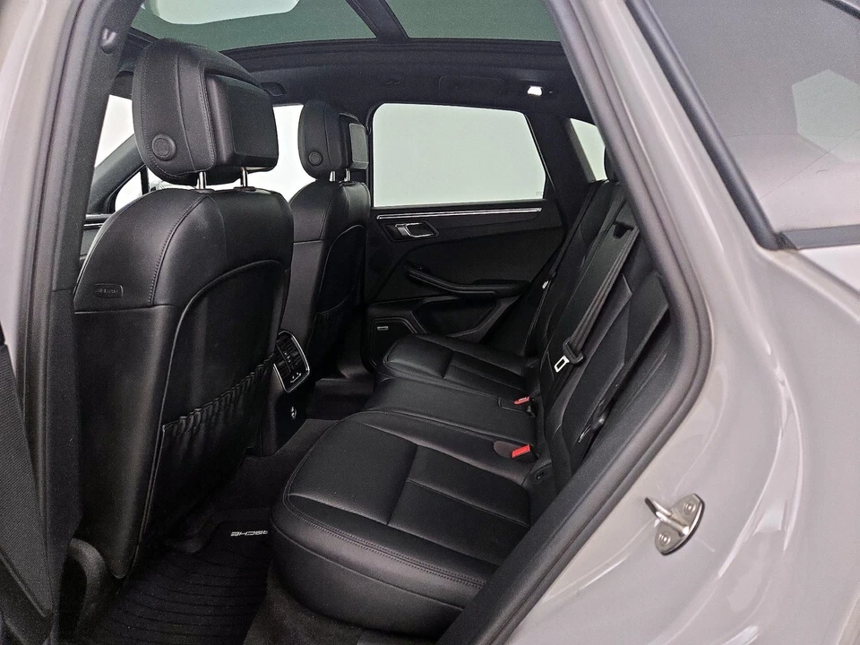 2022 Porsche Macan GTS - Image 22 of 27