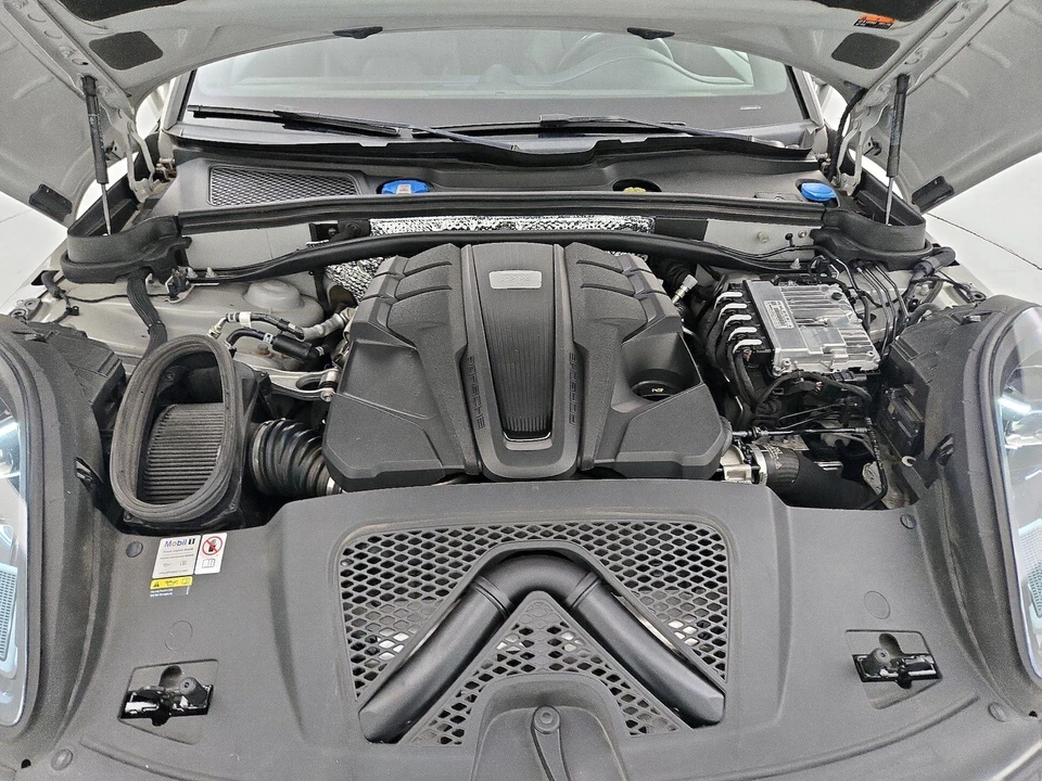 2022 Porsche Macan GTS - Image 24 of 27