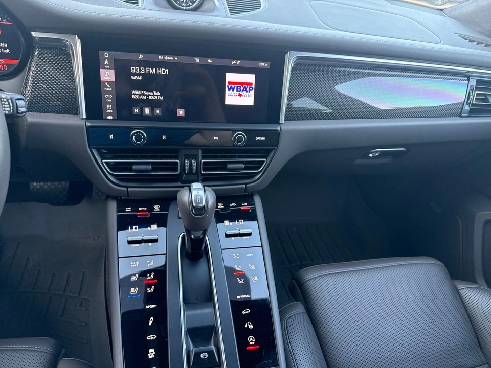 2022 Porsche Macan GTS - Image 8 of 10