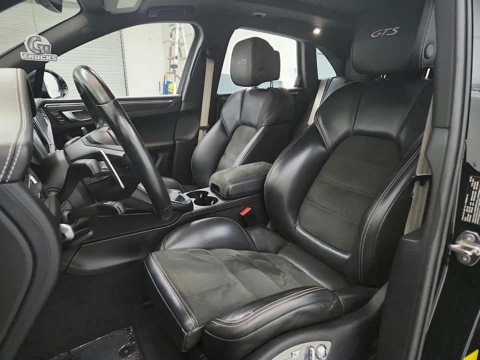 2022 Porsche Macan GTS - Image 14 of 31