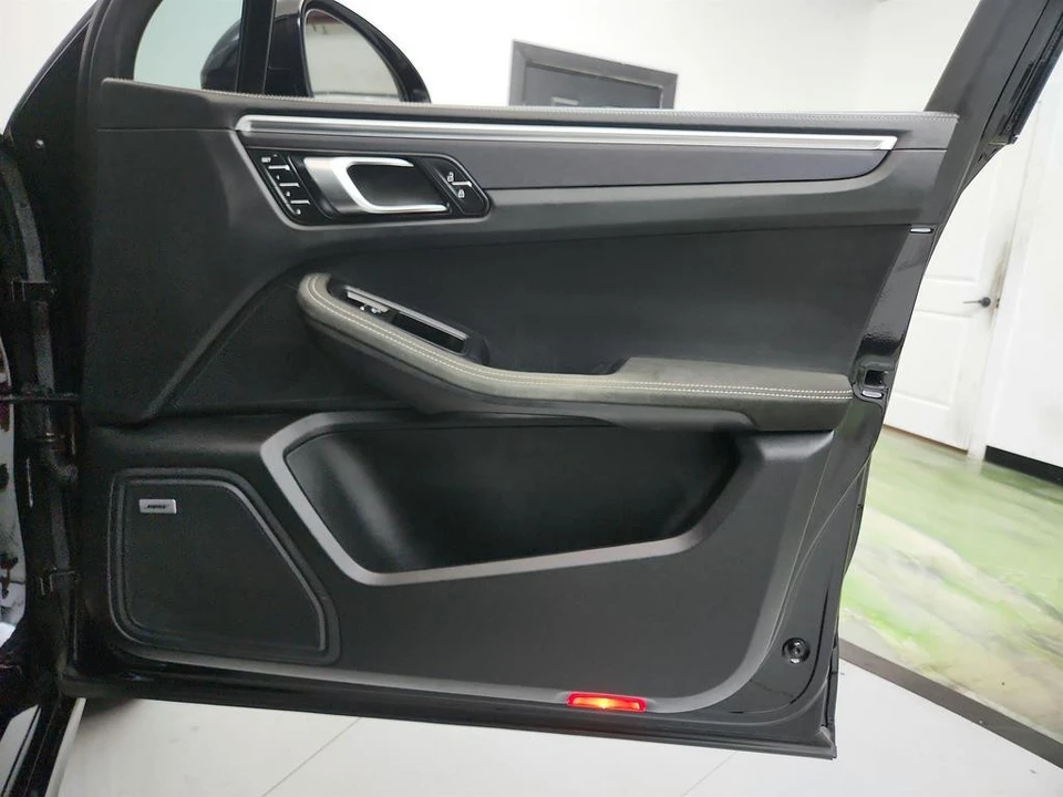 2022 Porsche Macan GTS - Image 28 of 31