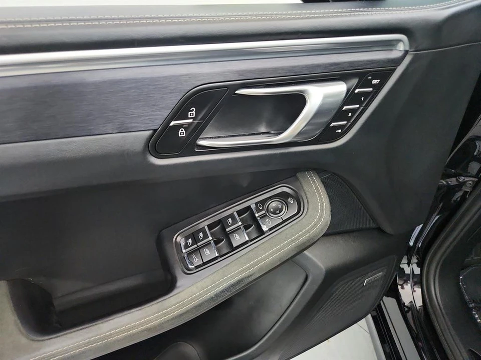 2022 Porsche Macan GTS - Image 22 of 31