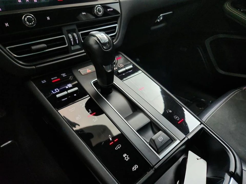 2022 Porsche Macan GTS - Image 18 of 31