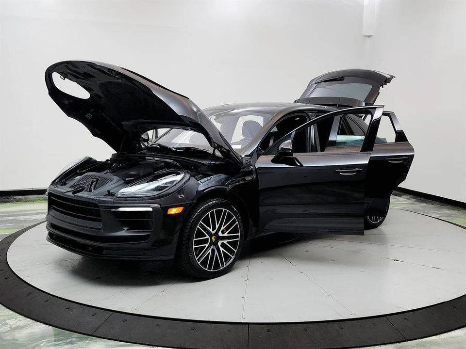 2022 Porsche Macan GTS - Image 9 of 31