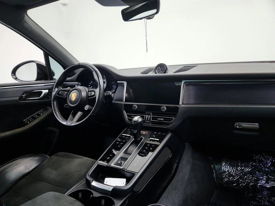 2022 Porsche Macan GTS - Image 26 of 31