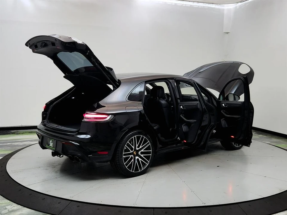 2022 Porsche Macan GTS - Image 11 of 31