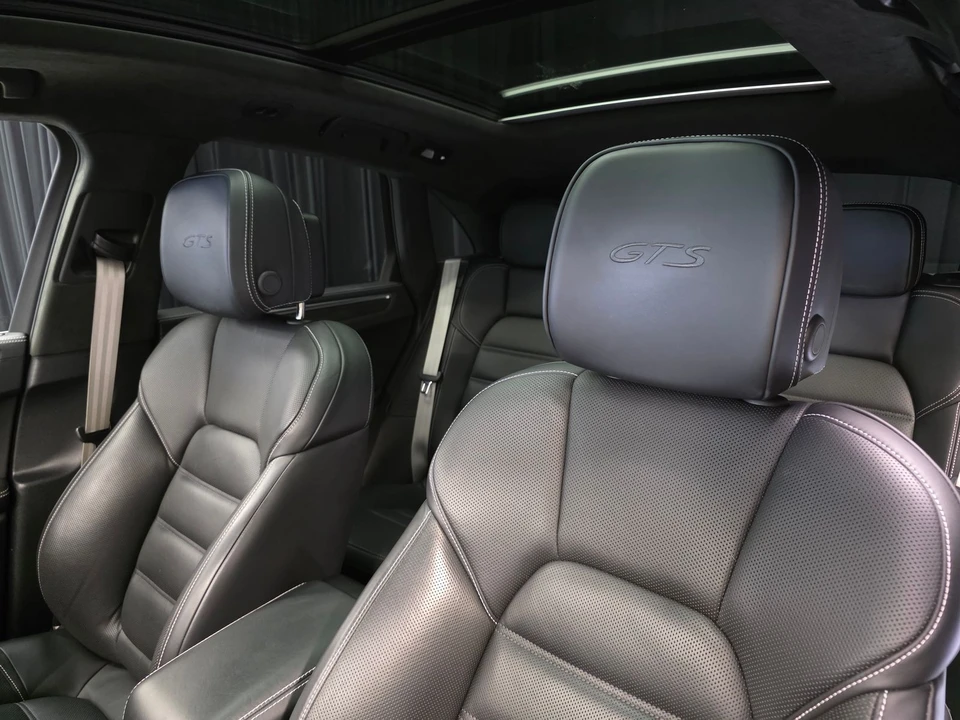 2022 Porsche Macan GTS - Image 21 of 31