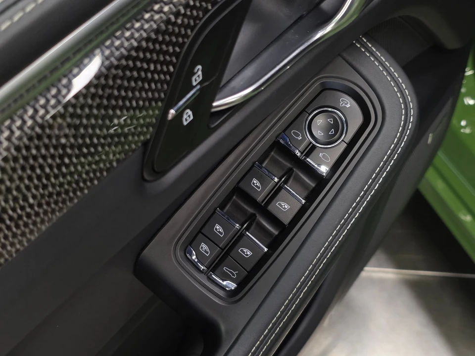 2022 Porsche Macan GTS - Image 16 of 31