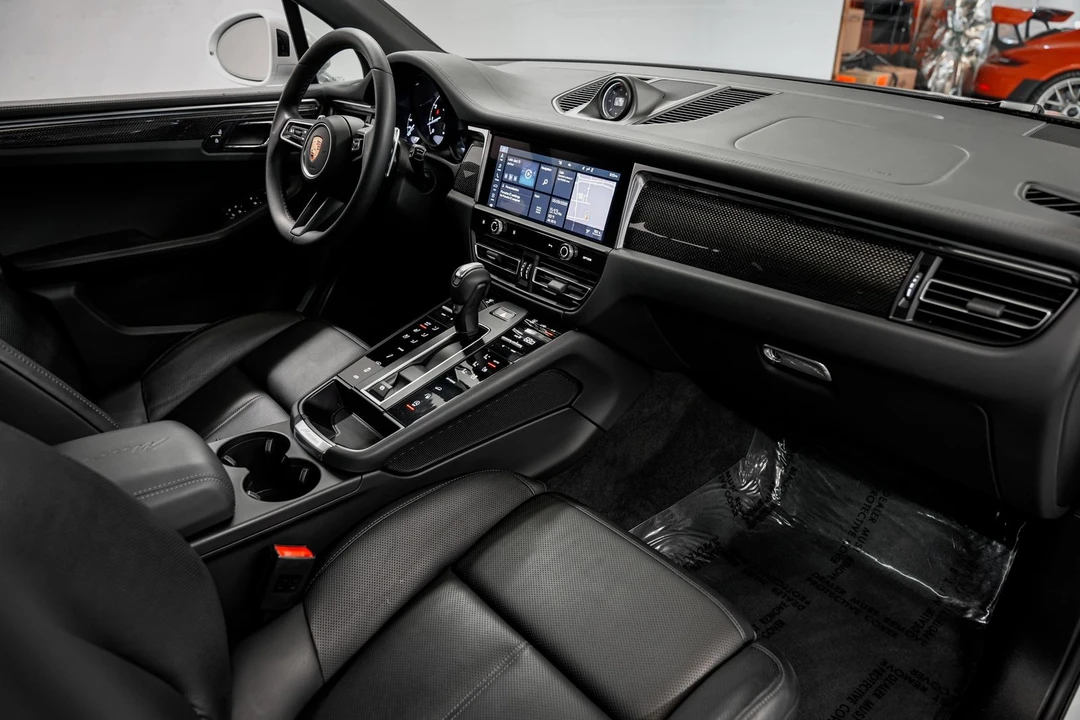 2022 Porsche Macan GTS - Image 27 of 31