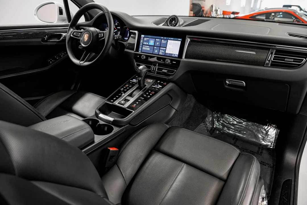 2022 Porsche Macan GTS - Image 28 of 31
