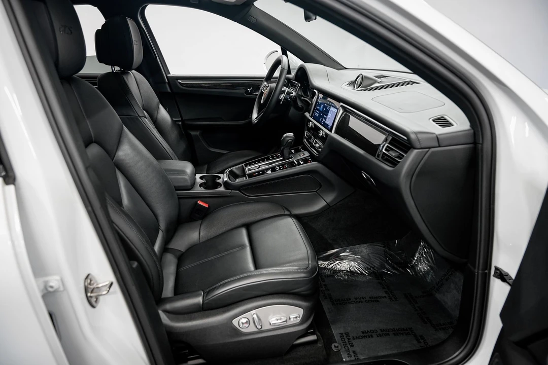 2022 Porsche Macan GTS - Image 26 of 31