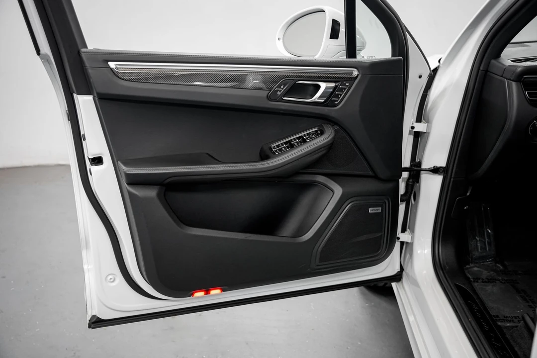 2022 Porsche Macan GTS - Image 22 of 31
