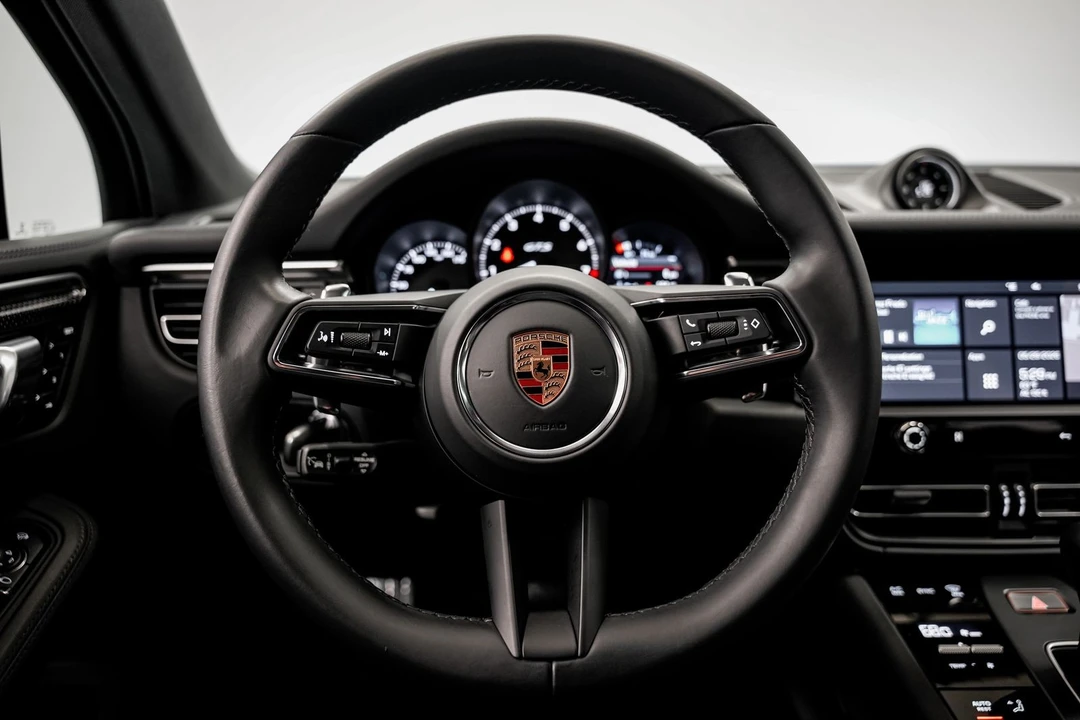 2022 Porsche Macan GTS - Image 10 of 31