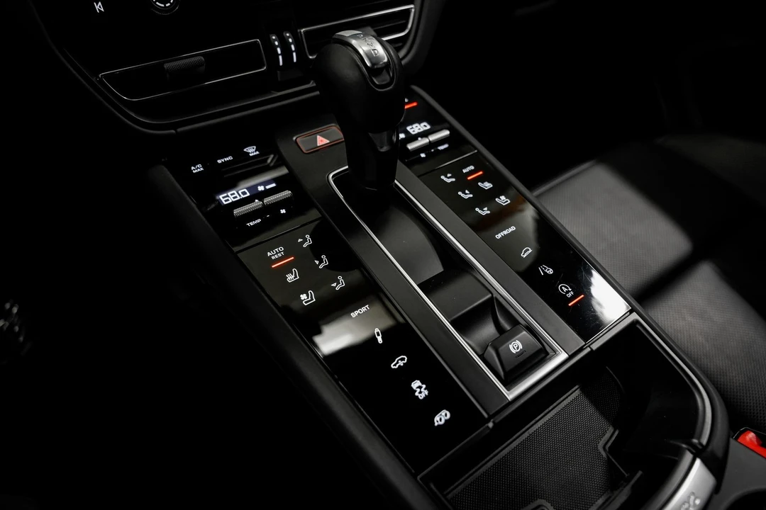 2022 Porsche Macan GTS - Image 15 of 31