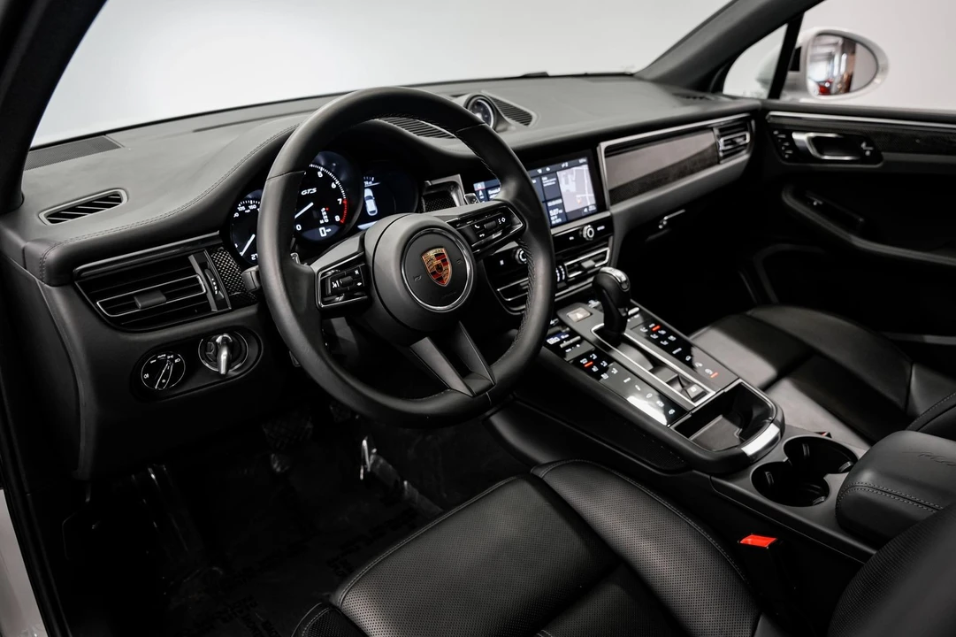 2022 Porsche Macan GTS - Image 19 of 31