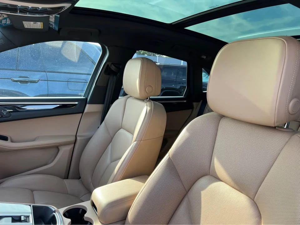 2022 Porsche Macan - Image 6 of 12