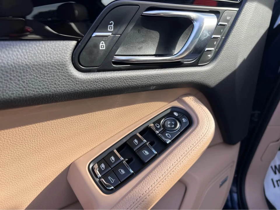 2022 Porsche Macan - Image 7 of 12
