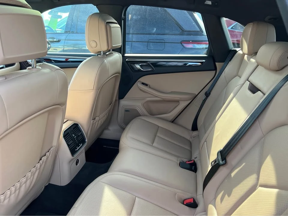 2022 Porsche Macan - Image 8 of 12