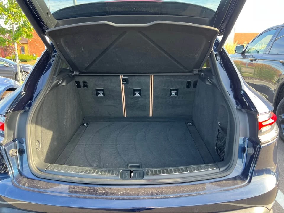 2022 Porsche Macan - Image 9 of 12