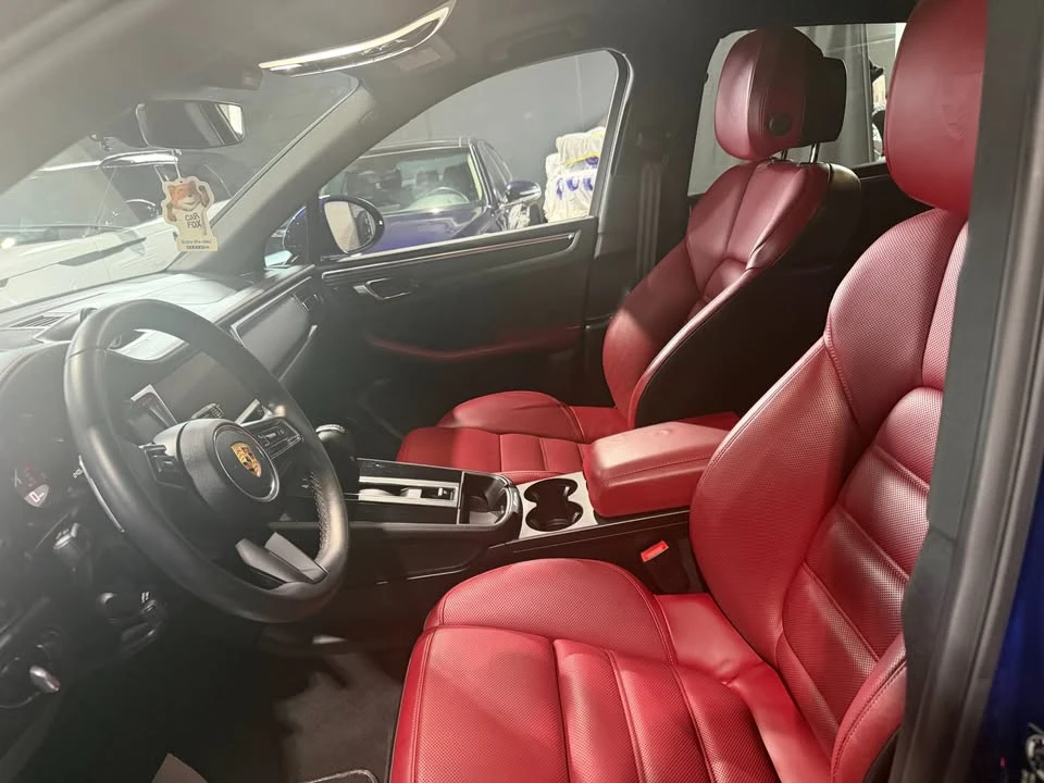 2022 Porsche Macan - Image 10 of 11