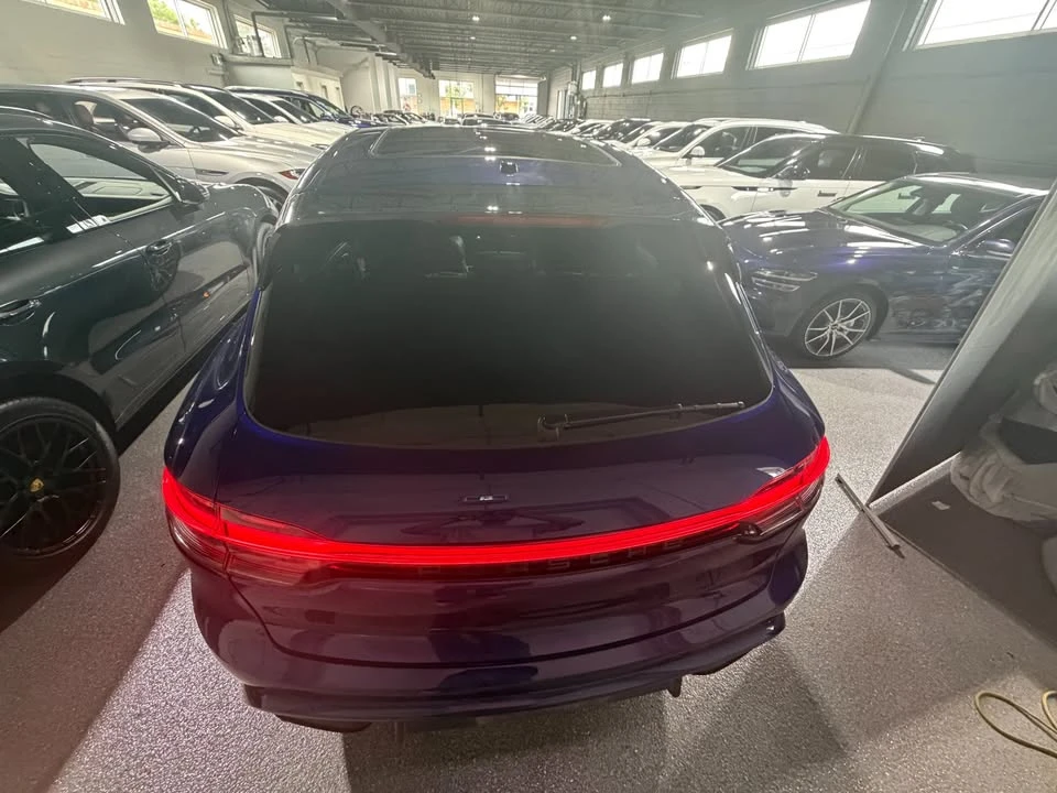 2022 Porsche Macan - Image 6 of 11