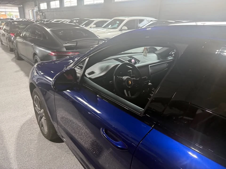 2022 Porsche Macan - Image 7 of 11
